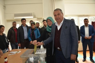 CHP, AK Parti Ve MHP'li Belediyeleri Kazandı
