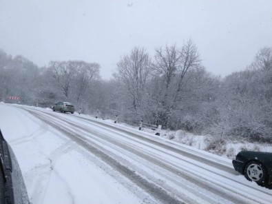 Gürcistan'a Kar Yağdı Yollar Kapandı