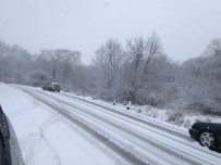 ELVERİŞSİZ HAVA - Gürcistan'a Kar Yağdı Yollar Kapandı