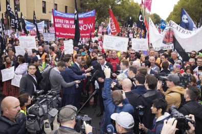 Avustralya'da İşçilerden Protesto Açıklaması 'Kuralları Değiştir'