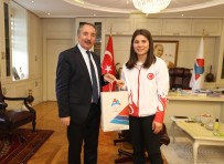 KARAOĞLAN - Başarılı Sporcudan Rektör Karabulut'a Ziyaret