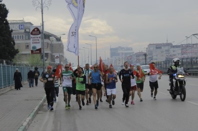 Bursa'da Maraton Koşucuları Polis İçin 10 Kilometre Koştu