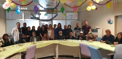 Diyaliz Servisinde Toplu Doğum Günü