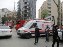 Kadıköy'de Üzerine Demir Profillerin Düştüğü İşçiyi İtfaiye Kurtardı