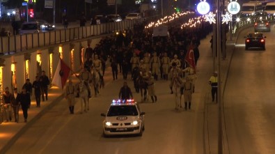 Polislerden Türk Polis Teşkilatı'nın Yıl Dönümüne Özel Meşaleli Ve Atlı Yürüyüş