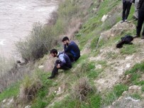 KURTARMA EKİBİ - Siirt'te Otomobil Botan Çayı'na Uçtu