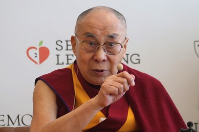 Dalai Lama hastaneye kaldırıldı