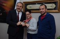 Doktor Tavsiyesi Üzerine Başladığı 'Yüzme'den 5 Madalya Kazandı