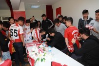 İMAM HATİP - Futbolcular Öğrencilere İmza Dağıttı