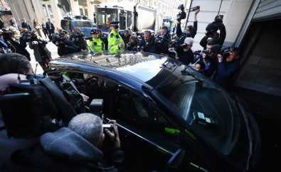 İngiliz Polisi Açıklaması 'Julian Assange İade Talebiyle ABD Yetkilileri Adına Tutuklandı'