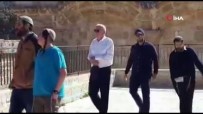 YAHUDI - İsrail Tarım Bakanı Ariel, Mescidi Aksa'ya Baskın Düzenledi