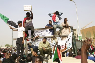 Sudan halkı cuntayı istemiyor