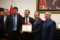 CÜNEYT YÜKSEL - Süleymanpaşa'yı CHP'den Alan AK Partili Yüksel Mazbatasını Aldı