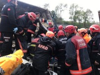 TEM'de 3'Ü Tır 5 Araç Birbirine Girdi, Kilometrelerce Kuyruk Oluştu