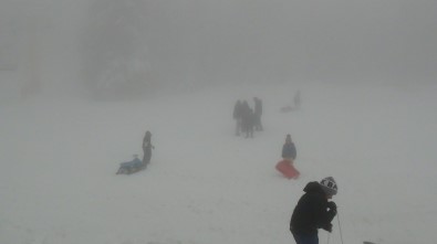 Uludağ'a Nisan Karı...Arap Turistler Kızak Kaydı