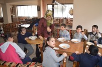 SÜLEYMAN ELBAN - Ağrı'da Cuma Günleri Engelli Çocuklara Ücretsiz Yemek Veriyor