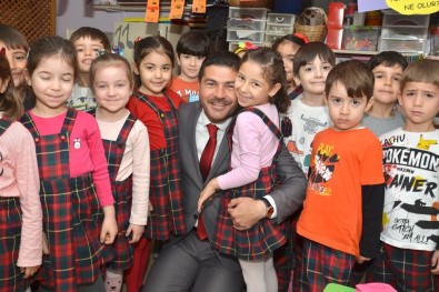 Başkan Gürbüz'den Minik Yüreklere Ziyaret