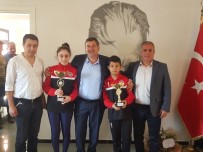 SATRANÇ FEDERASYONU - Çeşmeli Satranççılar, Başarılarını Başkan Oran İle Paylaştı