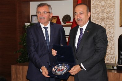 Dışişleri Bakanı Çavuşoğlu Açıklaması 'Oy Veren Vermeyen Herkesi Hizmetlerimizle Kucaklayacağız'