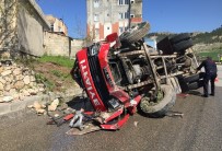 İTFAİYE ARACI - İtfaiye Aracı Devrildi Açıklaması 2 İtfaiye Eri Yaralı