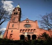 Polonya'da Kiliseye Saldırı Açıklaması 1 Ölü