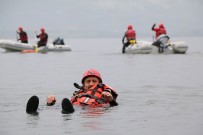 Sapanca Gölü'nde AFAD'dan Gerçeğini Aratmayan Kurtarma Tatbikatı