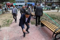 ÇEVRE TEMİZLİĞİ - Belediye Başkanı Arı, Park İçerisinde İzmarit Topladı