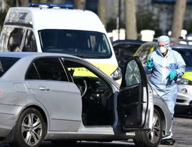 Londra'da Büyükelçilik aracına saldırı