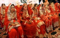 DÜĞÜN TÖRENİ - Pakistan'da 100 Çiftin Evlendiği Toplu Düğün Töreninde Renkli Görüntüler Oluştu