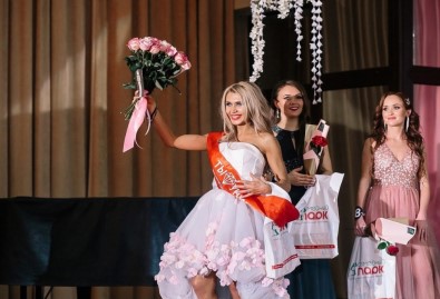 Papazın Karısı Güzellik Yarışmasına Katılınca Ortalık Karıştı