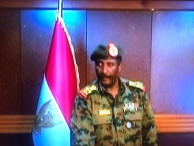 Sudan'da Askeri Geçiş Konseyi Başkanı Görevini Devralan Abdurrahman Yemin Etti
