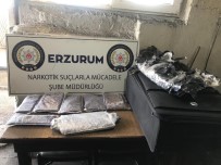YOLCU OTOBÜSÜ - Uyuşturucuyu Bağırsaklarında Saklamışlar