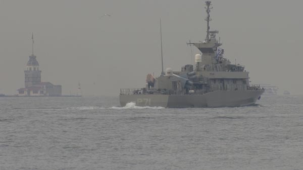 Yunan savaş gemisi Boğaz'dan geçti