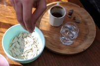 GAZIANTEP ÜNIVERSITESI - Bu Kafede Çekirdek Yemek Serbest