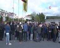 TEZAHÜRAT - Fenerbahçeli Taraftarlar Tesislere Akın Etti