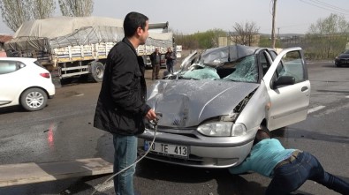 Otomobiliyle Tıra Arkadan Çarptı Açıklaması 2 Yaralı