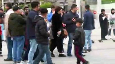 (Özel) Taksim'de Zabıtadan Dilencilik Yapan Çocuklara Operasyon