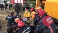 SAKARYA ÜNIVERSITESI - Sakarya'da Toprak Altında Kalan Vatandaş Kurtarıldı