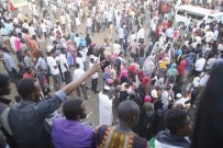 ASKERI DARBE - Sudan'da Protestocular Askeri Geçiş Konseyi'ne Taleplerini İletti