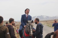 ENVER ÖZDERİN - Takım Elbisesini Giydi, Ata Binerek Yarışmacılara Destek Oldu