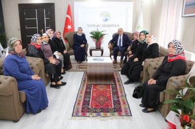 AK Parti Kadın Kolları'ndan Başkan Öztürk'e Ziyaret