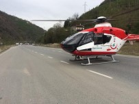 Ambulans Helikopter Trafik Kazası Sonrası Yaralıyı Karayoluna İnerek Aldı Haberi