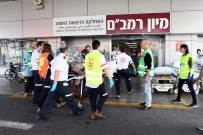 İTFAİYE ARACI - İsrail'de Bina Yangını Açıklaması 16 Yaralı