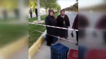İSTİMLAK - Pamukkale Yolunu Trafiğe Kapattılar