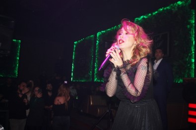 Şarkıcı Niran Ünsal'a Şok