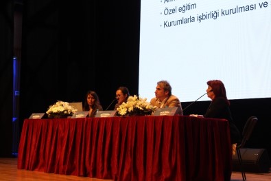 '9'Uncu Otizm Ve Yansımaları Sempozyumu' Zeytinburnu'nda Düzenlendi