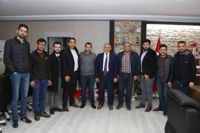 AK Partili Gençler Başkan Öztürk'ü Ziyaret Etti