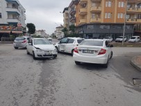 Antalya'da 3 Araçlı Zincirleme Trafik Kazası Açıklaması 1 Yaralı