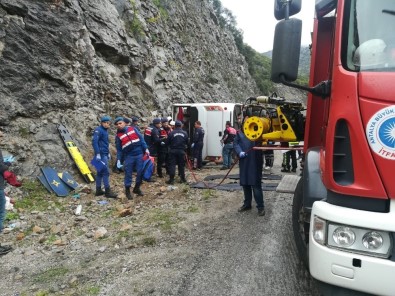 Antalya'da Kaza Açıklaması 3 Ölü, 14 Yaralı