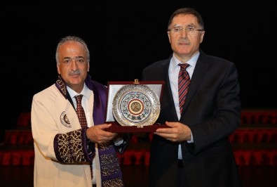 Atatürk Üniversitesi'nde Bilimsel Teşvik Ödül Ve Akademik Giysi Töreni Gerçekleşti